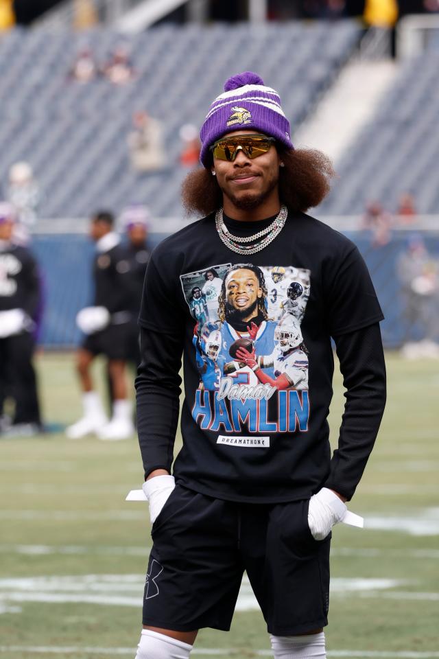 See players who honored Damar Hamlin with T-shirts and jerseys