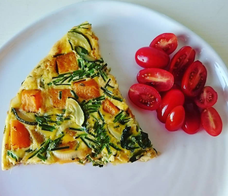 <p>With garlic and fresh herbs (and a little tomato on the side) [Photo: Instagram/bonhealth] </p>