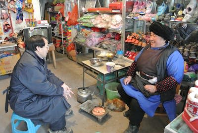 Ecologist Jianguo ‘Jack’ Liu, left, speaks with a resident in Wolong, China, about pressures on panda habitat. Michigan State University, <a href="http://creativecommons.org/licenses/by-nd/4.0/" rel="nofollow noopener" target="_blank" data-ylk="slk:CC BY-ND;elm:context_link;itc:0;sec:content-canvas" class="link ">CC BY-ND</a>