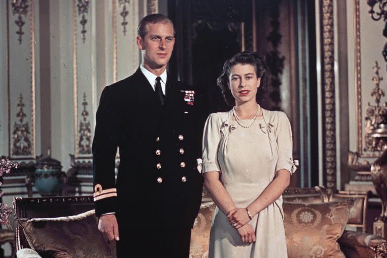 La princesa Isabel con el teniente Philip Mountbatten en Londres, en septiembre de 1947