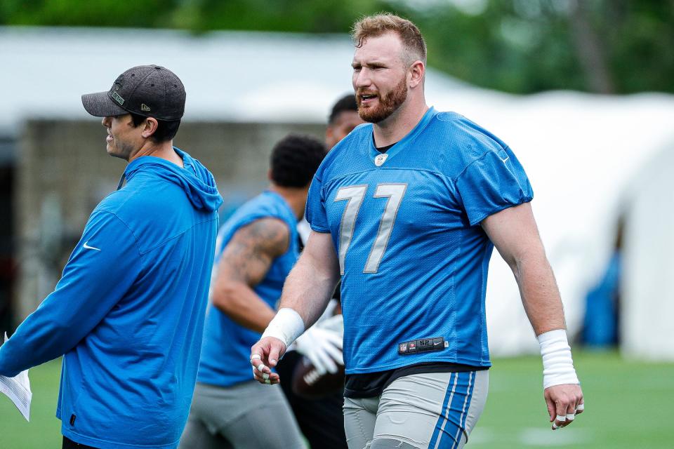 Detroit Lions offensive lineman Frank Ragnow warms up during mini camp at the practice facility in Allen Park on Tuesday, June 7, 2022.