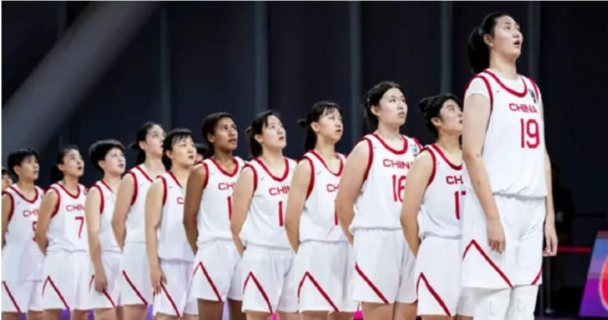 U18亞洲盃籃球賽女子組於25日進行小組賽，年僅17歲的「女版姚明」張子宇砍下全場最高的36分。（圖／微博）