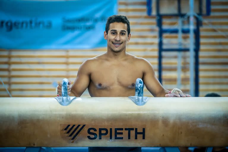 Daniel Villafañe es integrante de Las Águilas el equipo nacional masculino de gimnasia artística; entrena doble turno en el Cenard