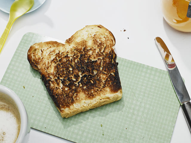 Star du petit-déjeuner, le pain grillé ne serait pas sans risque pour la  santé