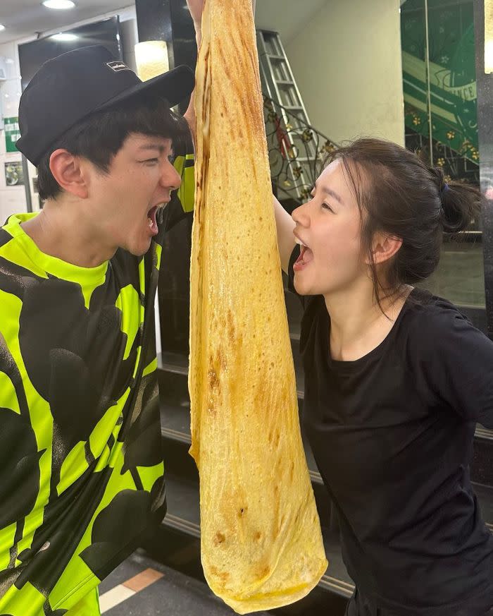 Priscilla and husband Edwin Siu enjoying roti tisu