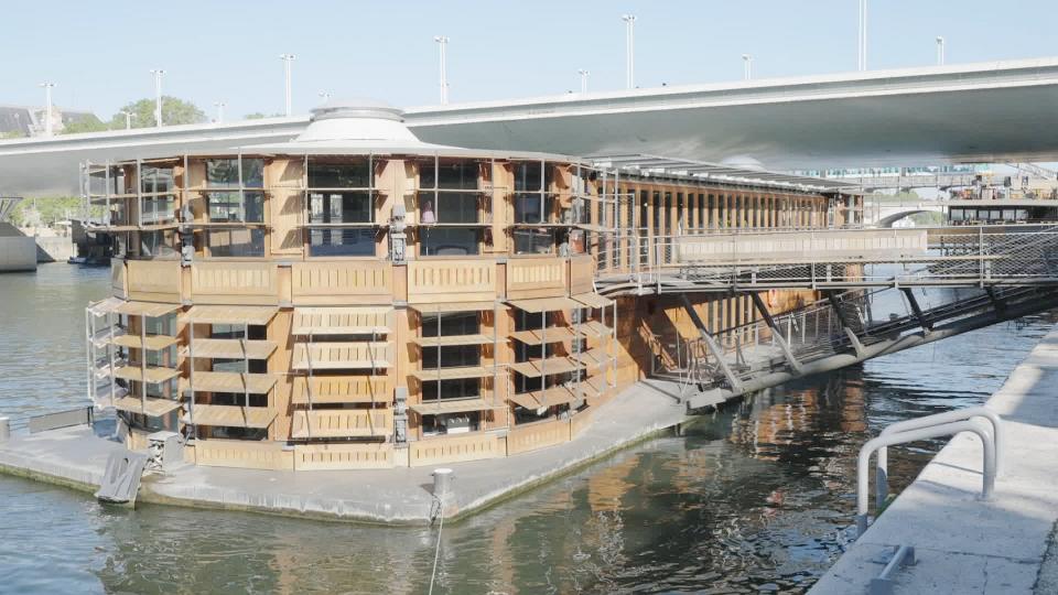 巴黎塞納河上的木造駁船「堅毅號」。（圖／海鵬提供）