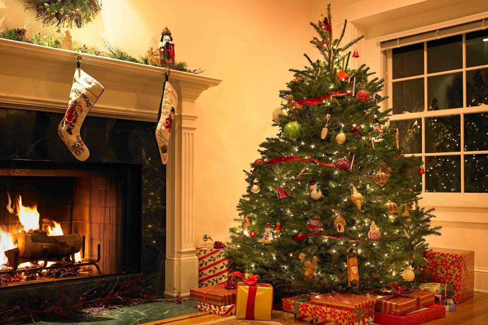 <p>Siri Stafford/Getty</p> Christmas tree in living room.