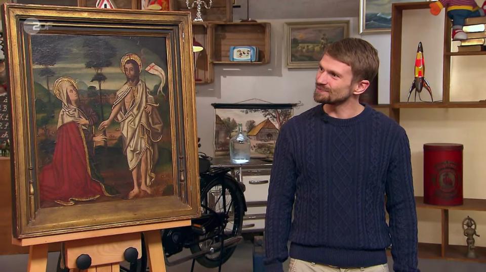 <p>"Es ist nicht so mein Geschmack", gestand Benjamin. Das konnte Lichter mehr als nachvollziehen, denn "sakrale Kunst ist so eine Sache", schmunzelte er. Zudem war ihm sofort aufgefallen: "Der Künstler kann keine Hände und Füße malen!" Gut, dass Colmar Schulte-Goltz nun zu Wort kam. Denn er fand, das Bild habe "eine sehr schöne, ergreifende Wirkung". (Bild: ZDF)</p> 