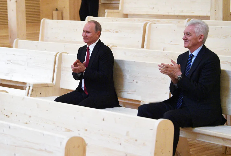 Russian President Vladimir Putin and Gennady Timchenko, founder and owner of a privately held investment vehicle Volga Group, visit a new concert hall of the Mariinsky Theater in St. Petersburg, Russia, June 3, 2017. Sputnik/Alexei Druzhinin/Kremlin via REUTERS ATTENTION EDITORS - THIS IMAGE WAS PROVIDED BY A THIRD PARTY. EDITORIAL USE ONLY.