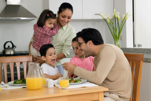 Los Beneficios De Comer En Familia 