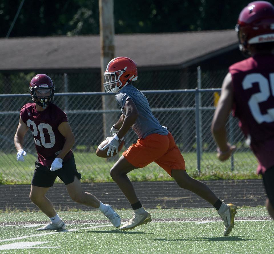 Heath's Daylen McIntyre carries the ball while playing Newark in a 7-on-7 scrimmage on Wednesday, July 13, 2022 at Swank Field.