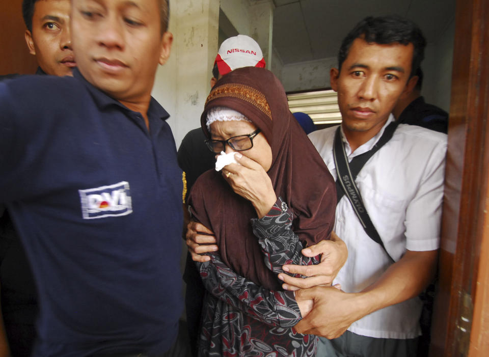 An Indonesian woman whose daughter was among those who were killed on the ferry accident on Sunda straits weeps at a hospital in Cilegon, Banten province, Indonesia, Wednesday, Sept. 26, 2012. A passenger ferry collided with a cargo ship and sank west of Indonesia's main island Wednesday morning, and at least eight people were killed, officials said. (AP Photo)