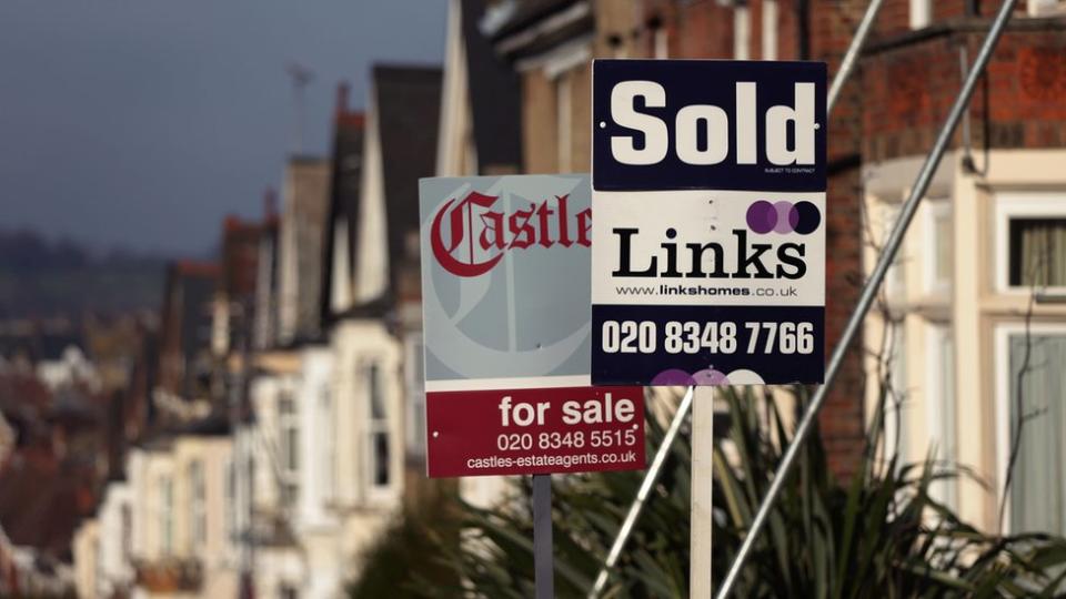 Una hilera de casas en el norte de Londres