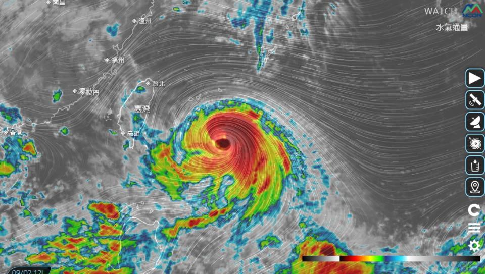 中颱「海葵」來勢洶洶，氣象局雖然已在今(2)日上午11時半發海警，不過路徑變化莫測，各國預報分歧大。   圖：翻攝自天氣與氣候監測網