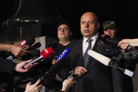 Ukrainian Energy Minister Yuri Prodan talks to journalists as he leaves after talks with members of the Russian delegation and European Union Energy Commissioner Guenther Oettinger (not pictured) in Kiev June 16, 2014. REUTERS/Valentyn Ogirenko