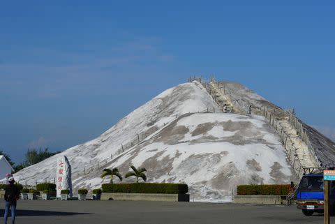 七股鹽山。PHOTO CREDIT: 台南市政府觀光旅遊局