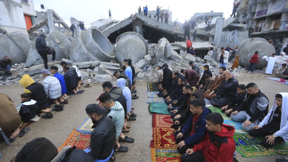 Muslims conduct Eid prayers at the destroyed Al-Farouq Mosque in Rafah. - Mohammed talatene/picture alliance/Getty Images