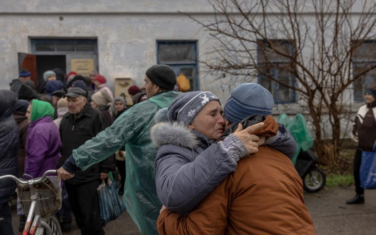 Halyna Chistyakova (C), a former teacher, reacts while hugging Serhii Shlynka, a former Ukrainian soldier, as they meet for the first time after the Ukrainian army recaptured Kherson and its surrounding areas - ROMAN PILIPEY/EPA/ROMAN PILIPEY/EPA