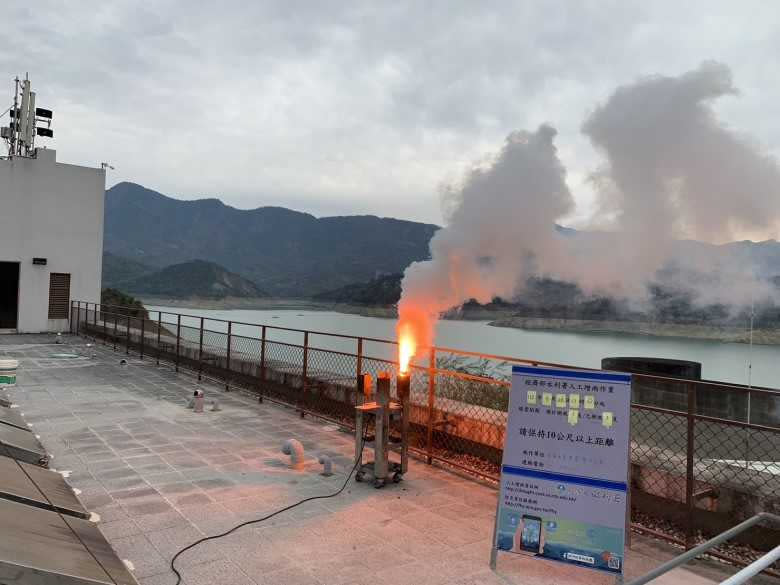 水利署把握機會進行人工增雨焰彈作業。（圖／水利署提供）