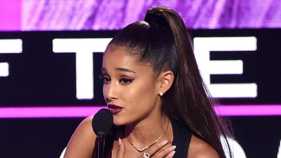 Ariana Grande accepting an AMA (Getty Images)