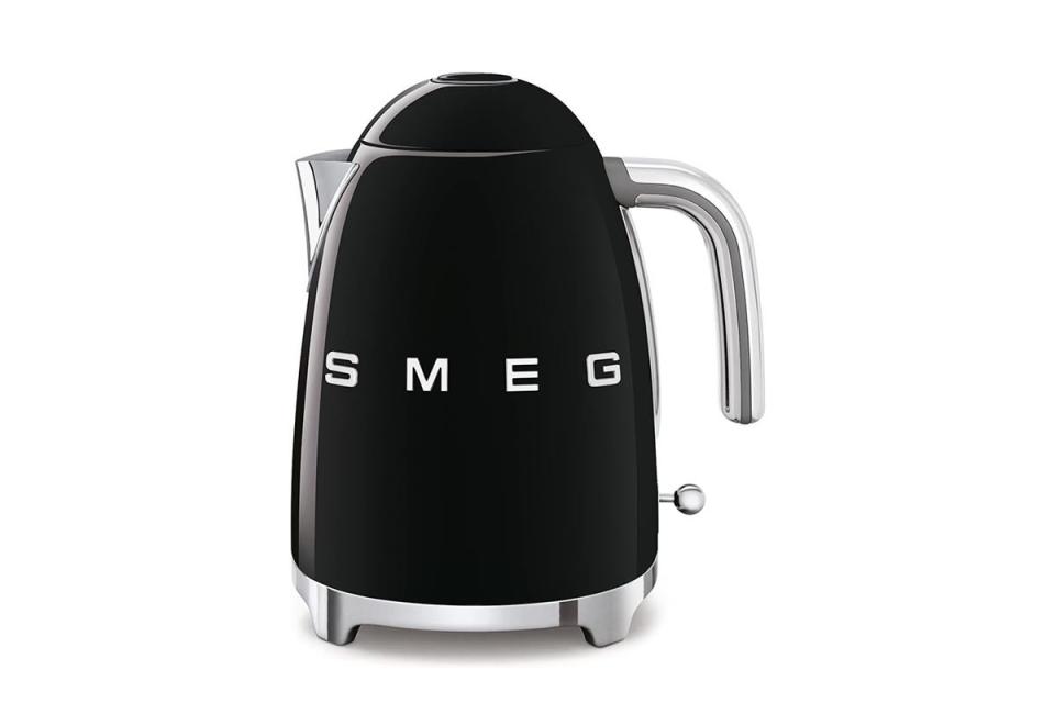 New Appliances that Look Like Retro Appliances Option SMEG Retro Electric Kettle