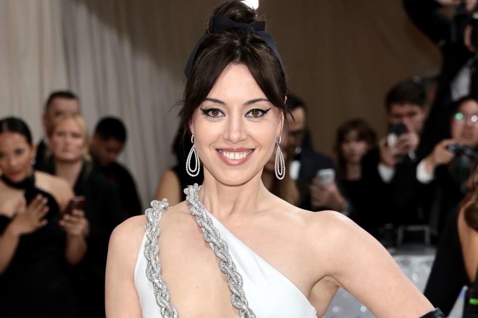 Aubrey Plaza Got Cheeky in Her Daring Stella McCartney Gown on the 2023