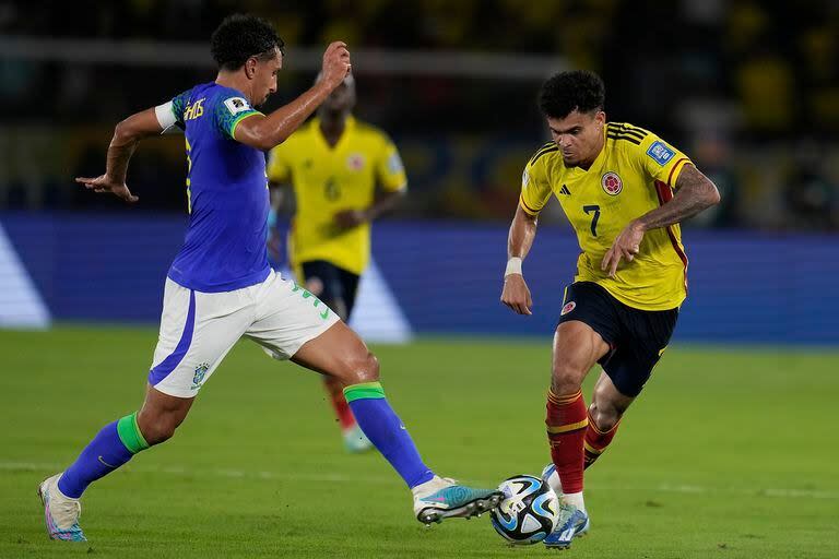 El colombiano Luis Diaz remató 12 veces al arco y volvió locos a los defensores brasileños en Barranquilla, entre ellos, Marquinhos.