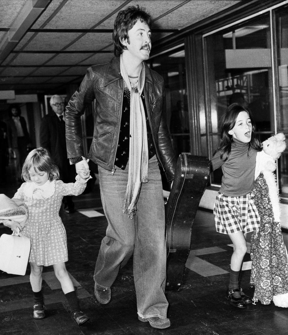 Celebrities at the Airport in the 1970s: The Photos