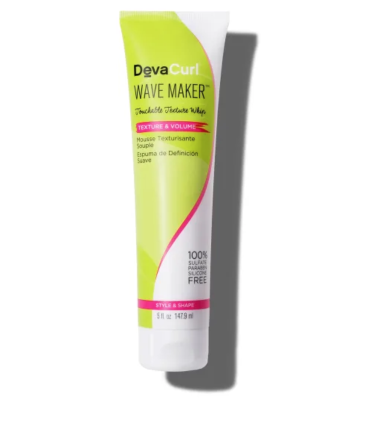 <p>Esta crema ligera de semillas de moringa y extractos de flor es perfecta para moldear tus rizos dejando un aspecto como si no tuvieras nada de producto en tu cabello. Wave Maker, de Deva Curl. $26. <a href="https://www.devacurl.com/us/products/stylers/wave-maker/v/32292517937234" rel="nofollow noopener" target="_blank" data-ylk="slk:devacurl.com;elm:context_link;itc:0;sec:content-canvas" class="link ">devacurl.com</a></p>