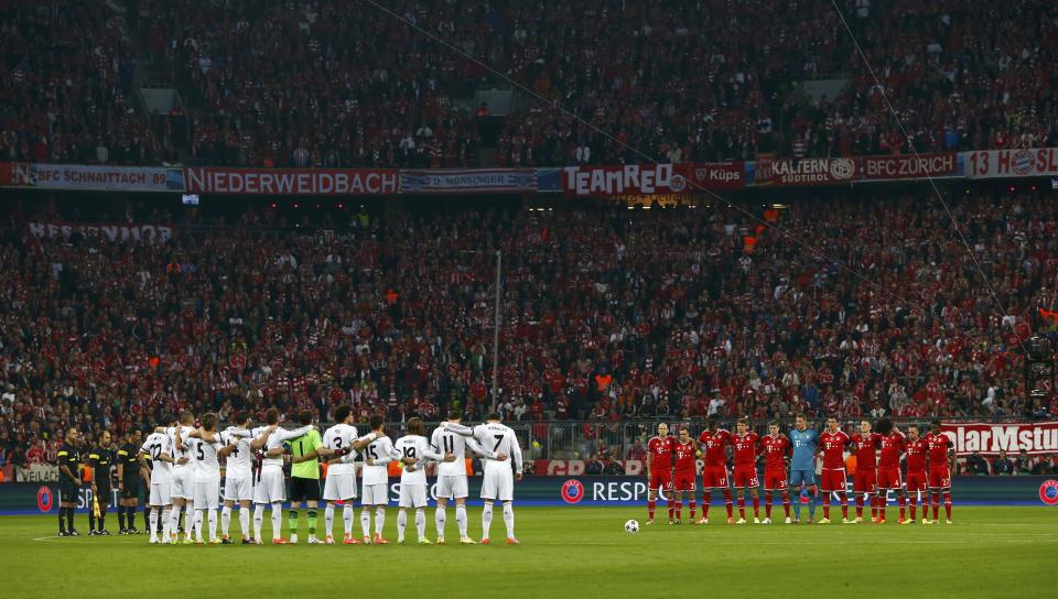 Real Madrid's and Bayern Munich's players observe a minute of silence for Barcelona's former coach Tito Vilanova before the kick off of their Champions League semi-final second leg soccer match in Munich