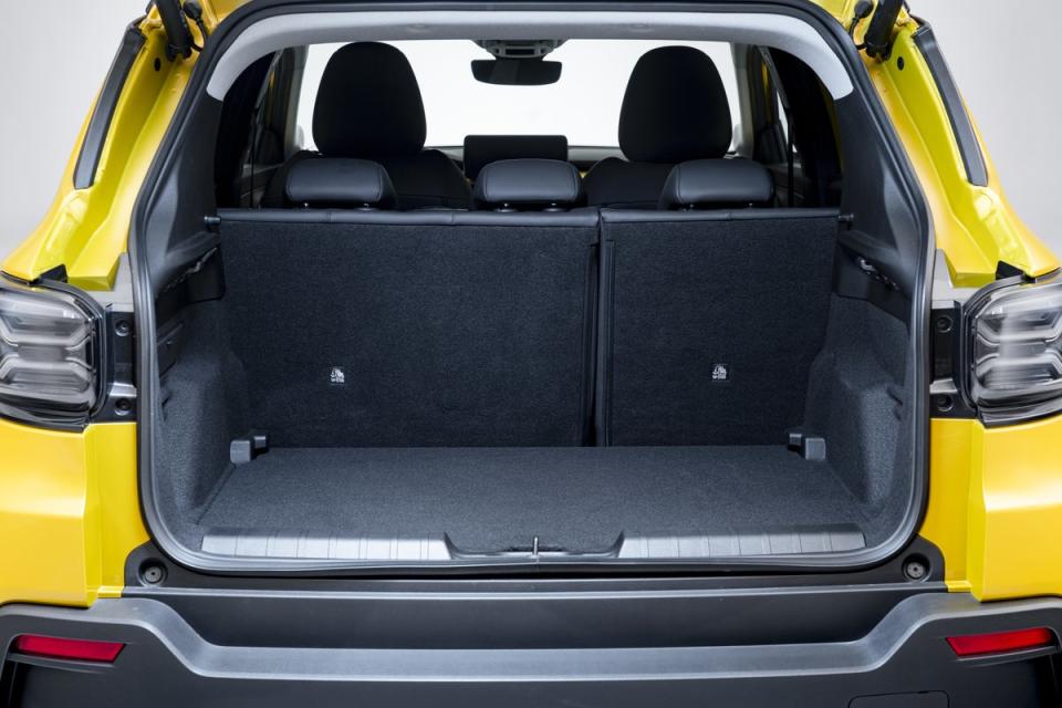 Wide and reasonably deep, the Jeep’s boot is practical – but not for transporting longer loads (Jeep)