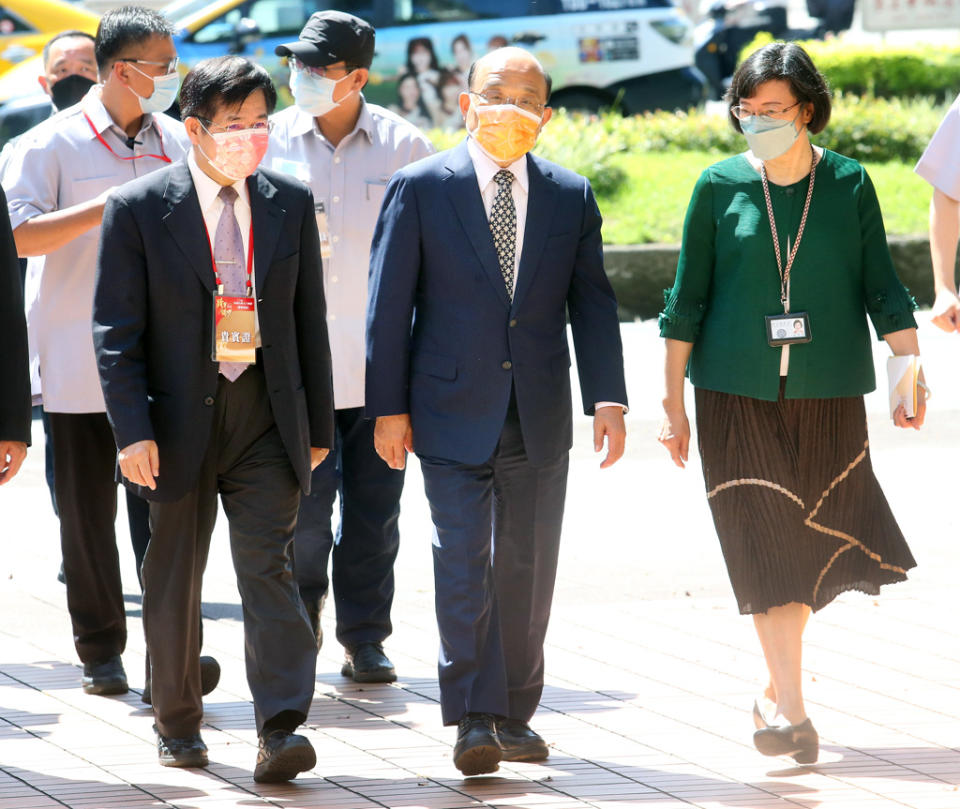 行政院長蘇貞昌（中）24日出席「111年全國反毒有功人士團體頒獎活動」。（資料照/范揚光攝）