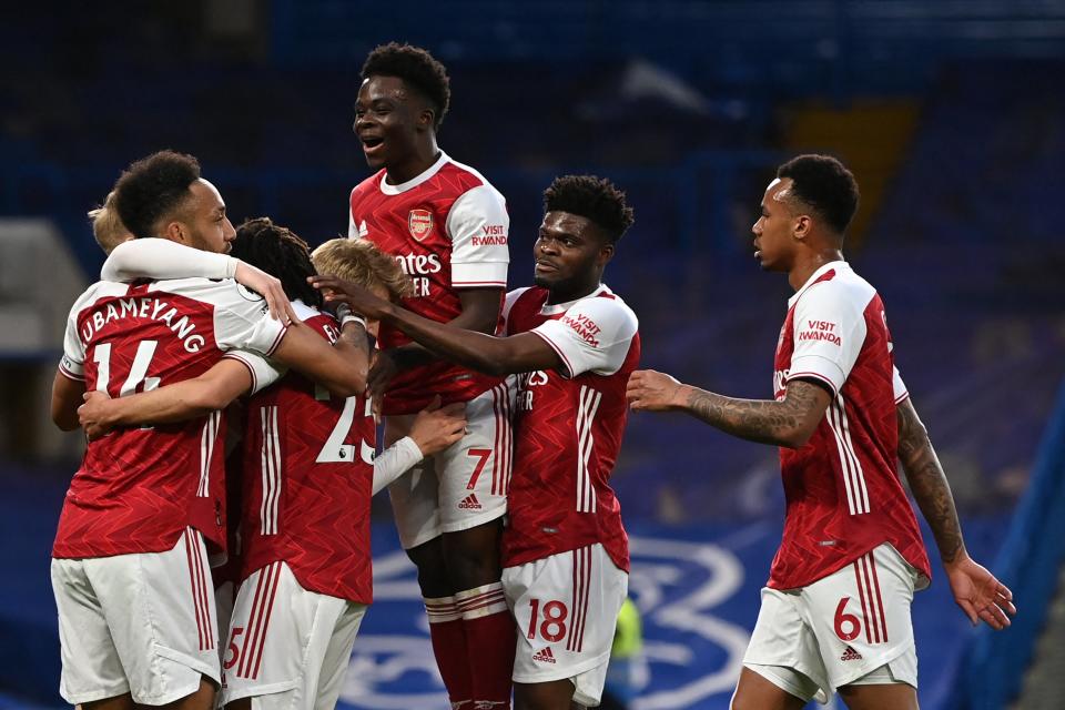 Emile Smith Rowe celebrates with teammates (Getty)