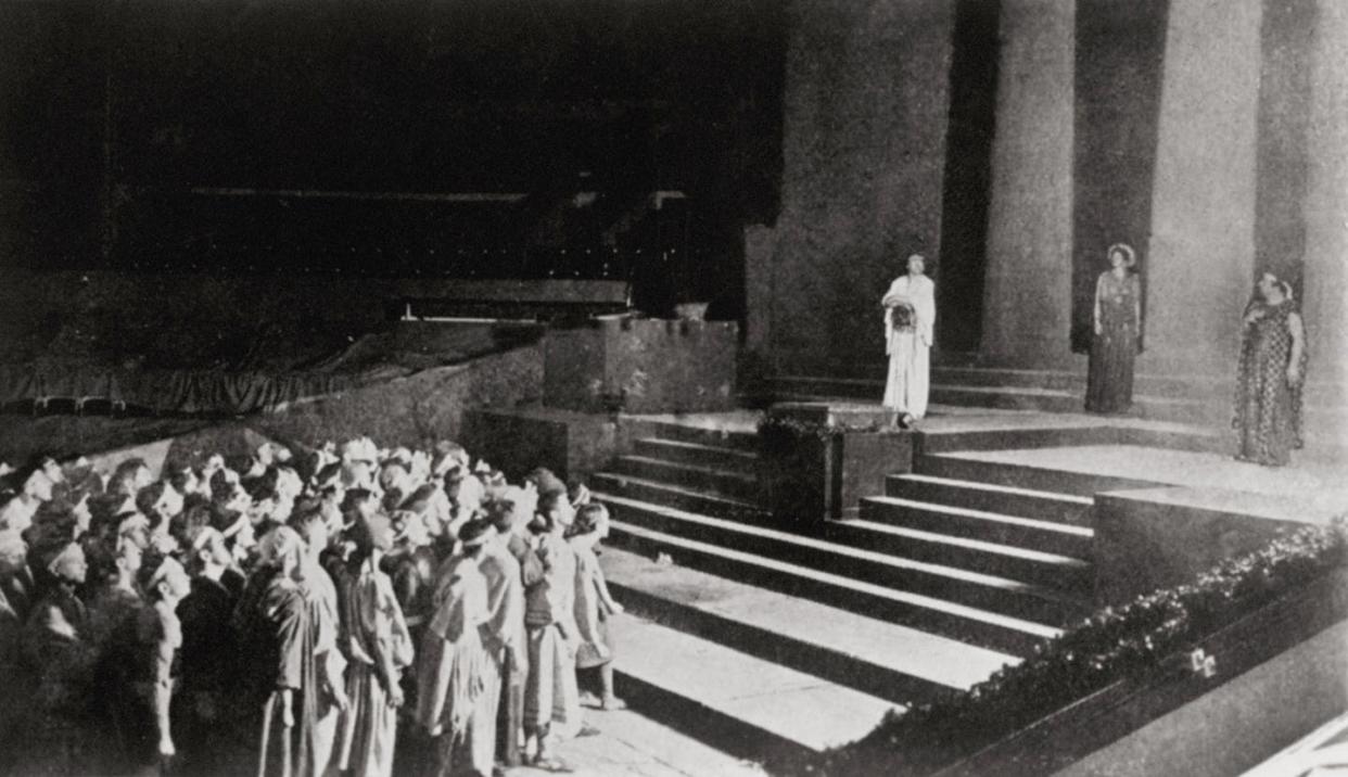 <span class="caption">A scene from a 1911 staging of the ancient Greek classic 'Oedipus Rex.'</span> <span class="attribution"><a class="link " href="https://www.gettyimages.com/detail/news-photo/alexander-moissi-as-k-nig-dipus-von-sophokles-photograph-news-photo/82093906" rel="nofollow noopener" target="_blank" data-ylk="slk:Imagno/Getty Images;elm:context_link;itc:0;sec:content-canvas">Imagno/Getty Images</a></span>