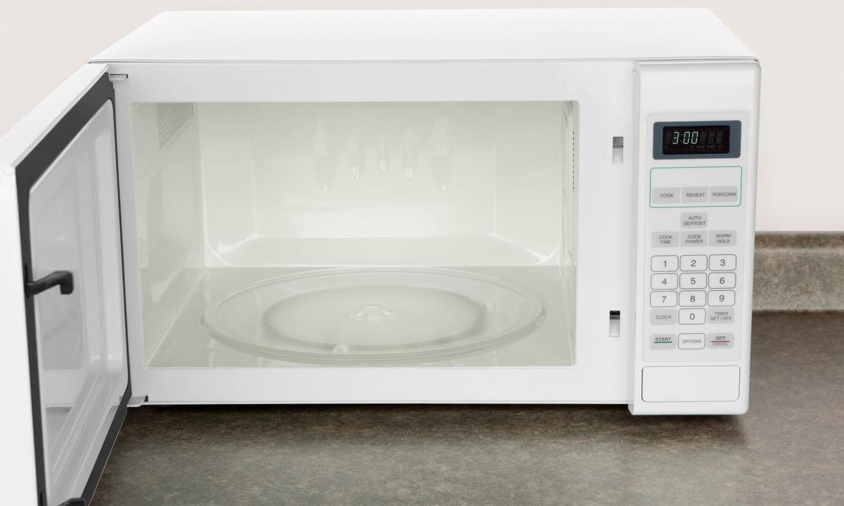 How to Deodorize Your Microwave