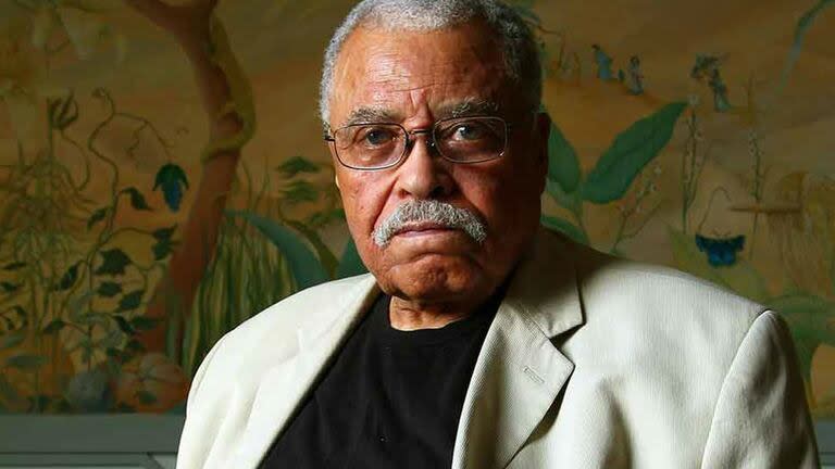 James Earl Jones interpretó a la voz de Mufasa en dos ocasiones