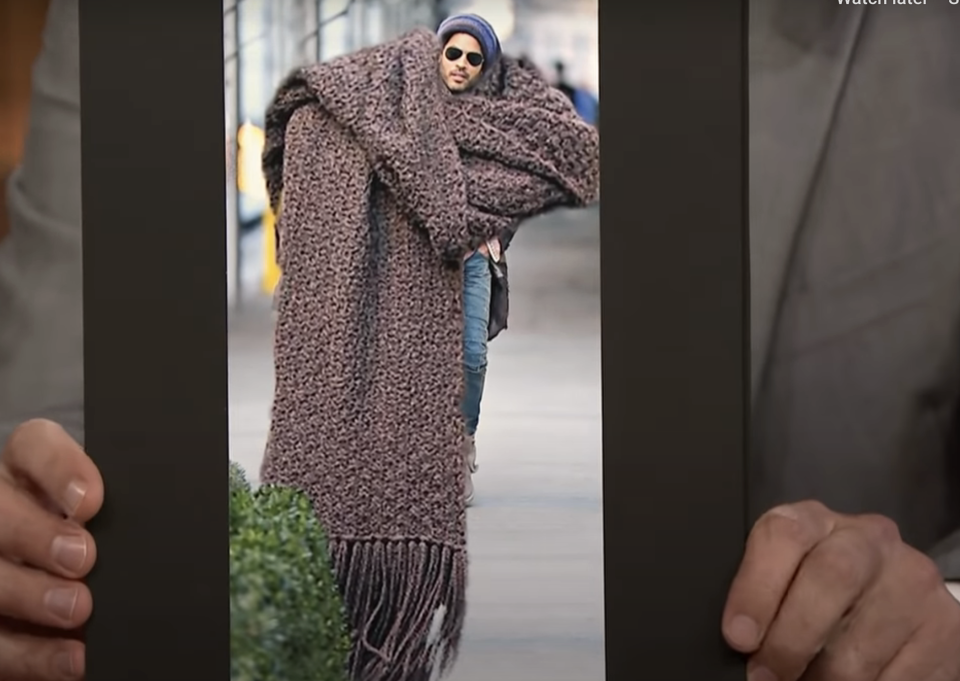 Lenny Kravitz' scarf edited to look massive