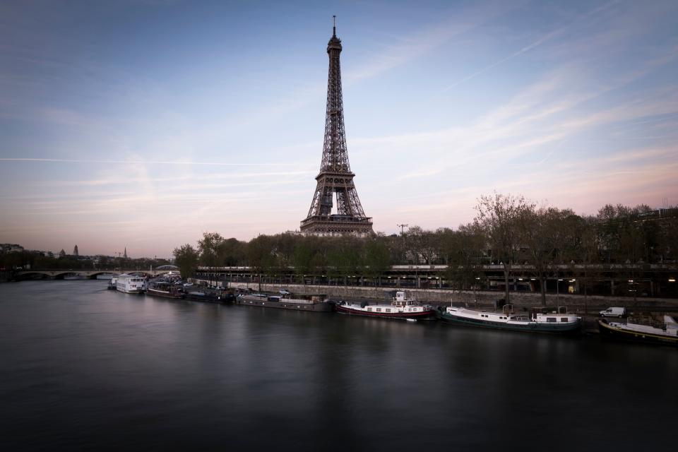 Paris, die Stadt der Liebe: Für Erika LaBrie war das Wahrzeichen mehr als nur ein Urlaubsflirt. (Bild: LIONEL BONAVENTURE/AFP/Getty Images)