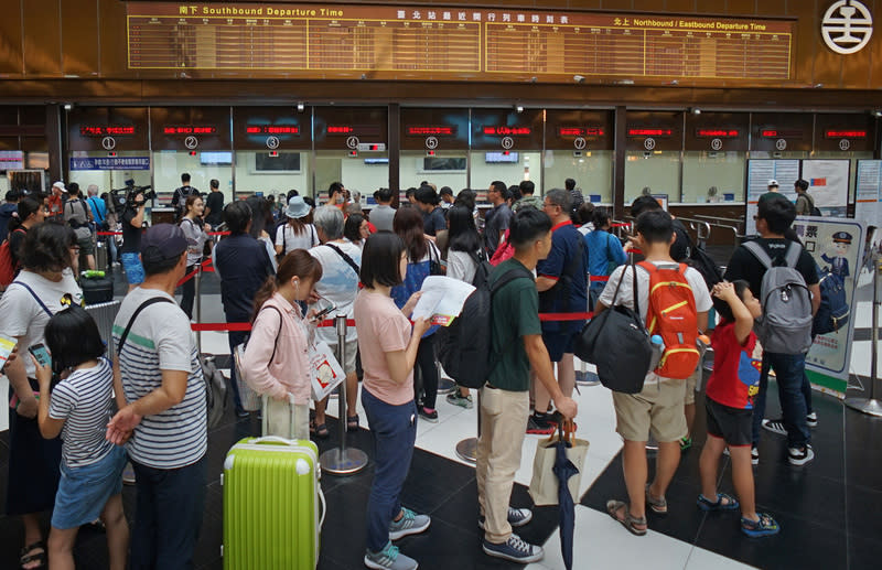 颱風利奇馬風雨未如預期　台鐵恢復行駛 (圖)