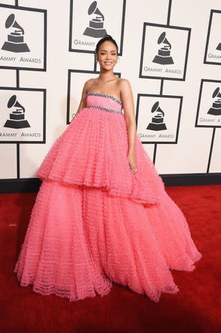 Rihanna Flaunts Giambattista Valli Dress At 2015 Grammy Awards