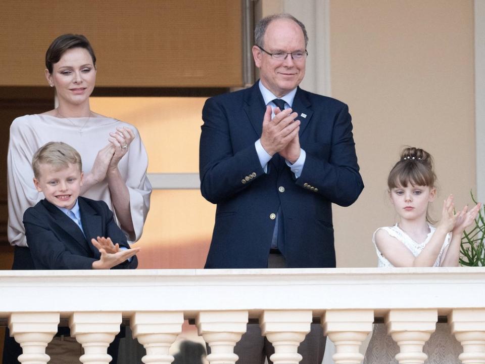 Applaus: Die Fürstenfamilie beklatschte die Vorbereitungen für den Johannistag, der in Monaco am 24. Juni gefeiert wird. (Bild: imago/ABACAPRESS)