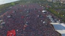 <p>Tausende Unterstützer des türkischen Oppositionsführers Kemal Kilicdaroglu versammeln sich in Istanbul zur Abschlusskundgebung des 400 km langen „Gerechtigkeitsmarsches“. (Bild: Chp/Depo Photos via ZUMA Wire/dpa) </p>