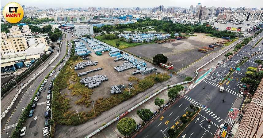 2017年1月中旬，泰豐中壢廠發生大火，桃市政府不准原地重建，該地轉為開發區地價翻漲。（圖／馬景平攝）