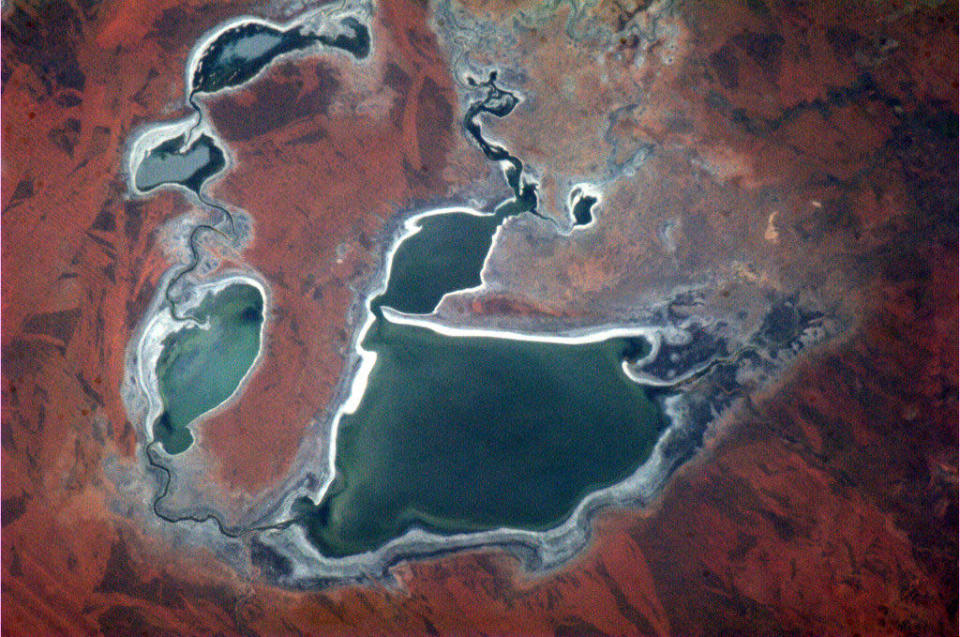 Australia - the dryness creates colours and textures that make the Outback immediately recognizable from space. <a href="https://twitter.com/Cmdr_Hadfield/status/288699726986100738/photo/1" rel="nofollow noopener" target="_blank" data-ylk="slk:(Photo by Chris Hadfield/Twitter);elm:context_link;itc:0;sec:content-canvas" class="link ">(Photo by Chris Hadfield/Twitter)</a>