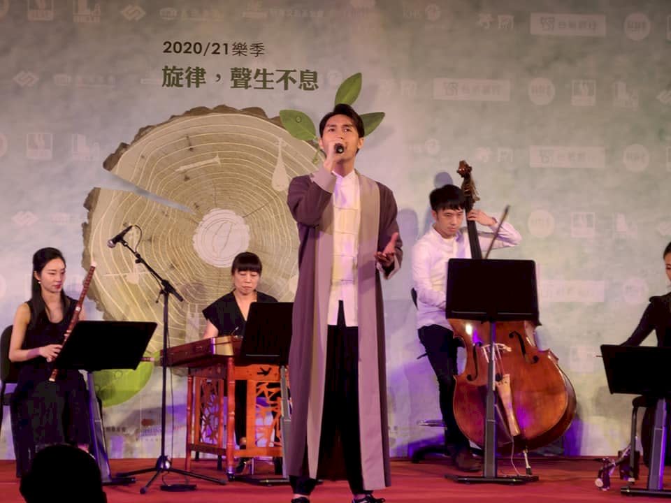 台北市立國樂團7日公布2020/21新樂季精彩節目內容，相當受到民眾喜愛的「我的旁白人生」音樂劇將重製加演，由周定緯(見圖)、卓文萱等人主演。(江昭倫 攝)