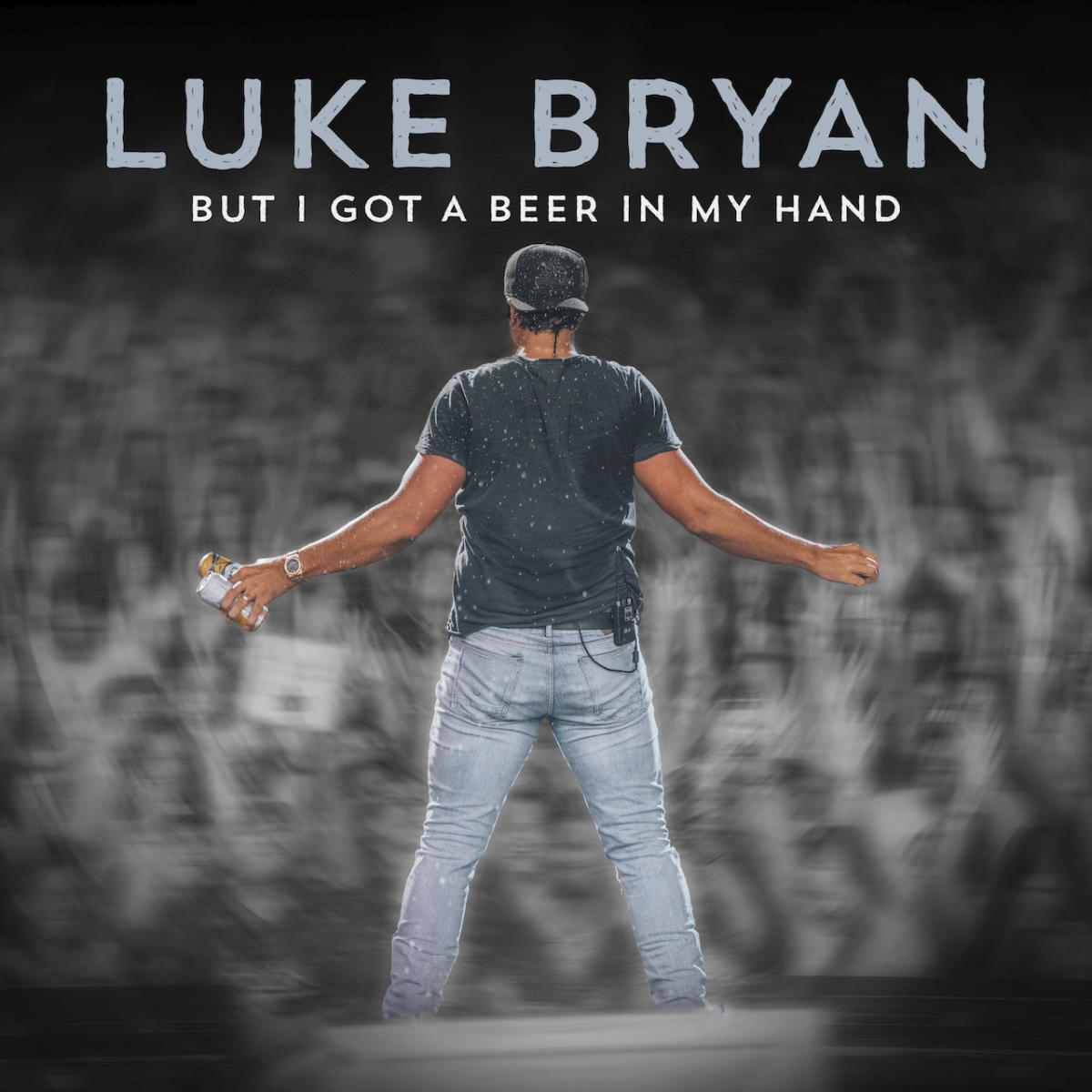 Luke Bryan élève la barre avec une nouvelle chanson “Mais j’ai une bière dans ma main”