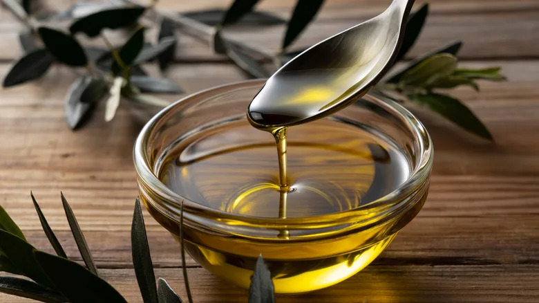 olive oil in bowl