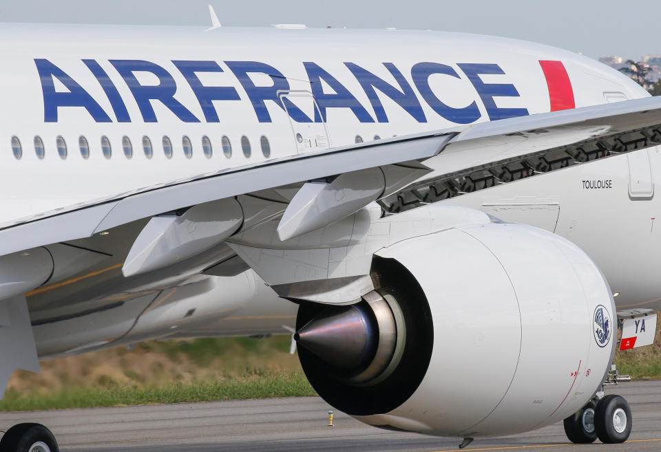 The first Air France airliner's Airbus A350 prepares to take off after a ceremony at the aircraft builder's headquarters in Colomiers near Toulouse, France, September 27, 2019. REUTERS/Regis Duvignau