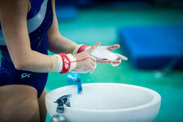 Una gimnasta desvela el truco al que tienen que recurrir para no ser  penalizadas por su vestimenta