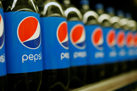 Bottles of Pepsi are pictured at a grocery store in Pasadena, California, U.S., July 11, 2017. REUTERS/Mario Anzuoni/Files